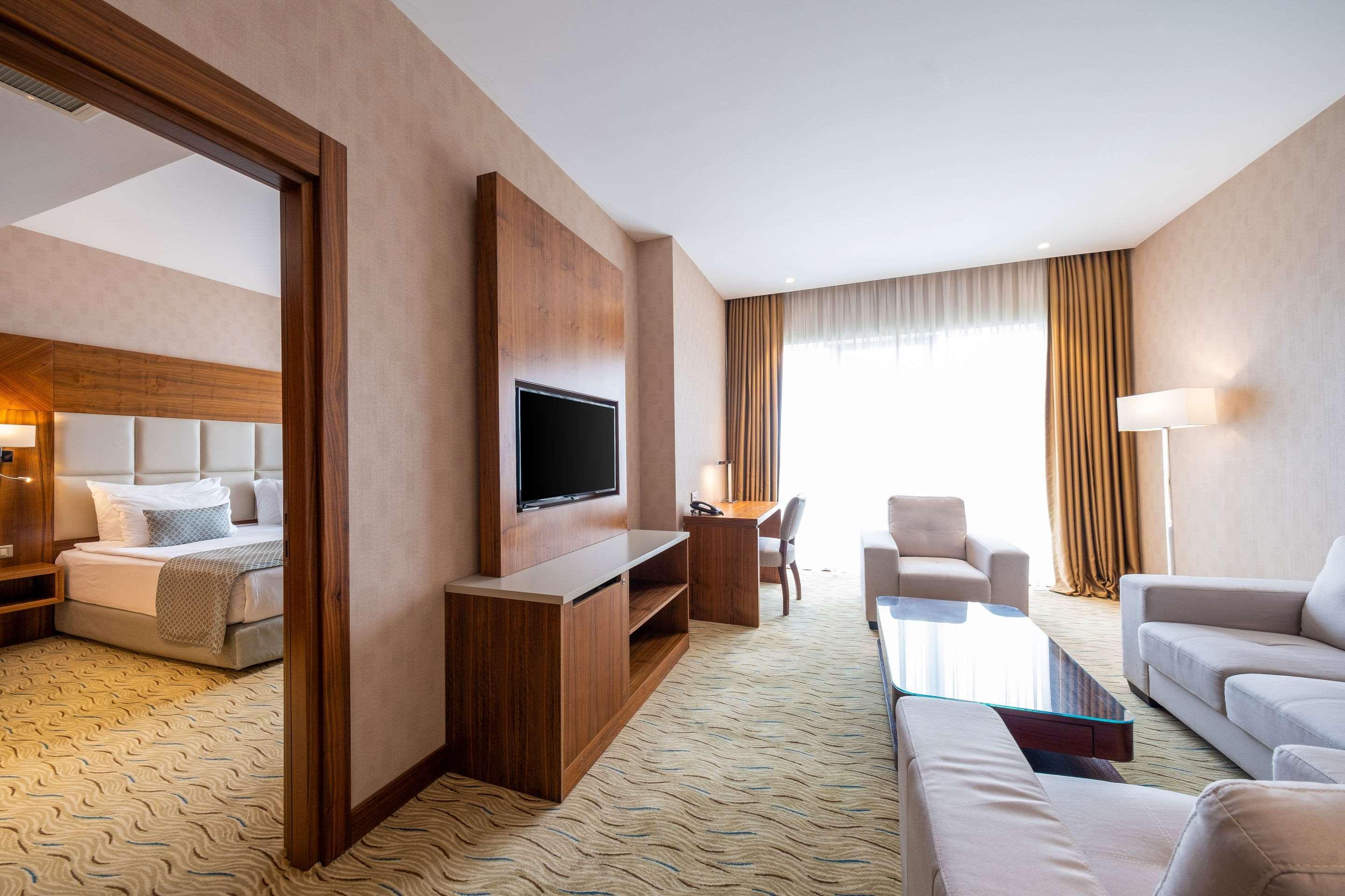 Clarion Hotel Istanbul Mahmutbey Exterior foto